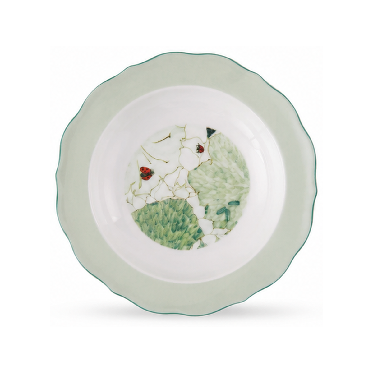 Chasing Light 7.5-inch scalloped deep plate, complete product on white background