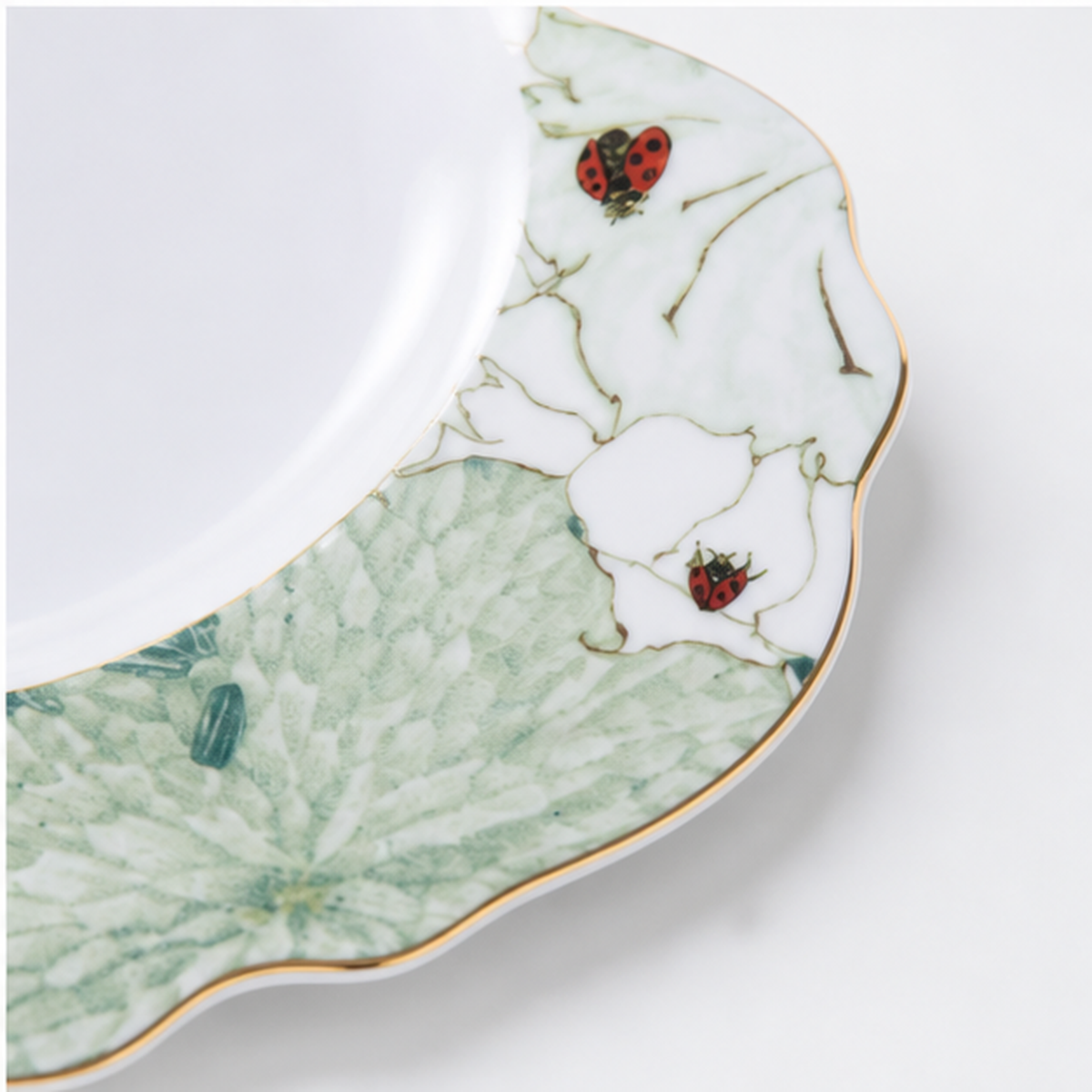 Chasing Light 8-Inch Scalloped Plate close-up pattern and glaze detail