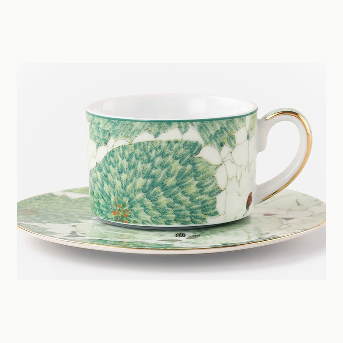 Chasing Light cup and saucer pattern rim detail